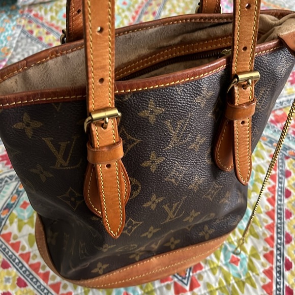 Authentic Louis Vuitton PM Petite Bucket Tote in well-loved condition - Picture 5 of 9